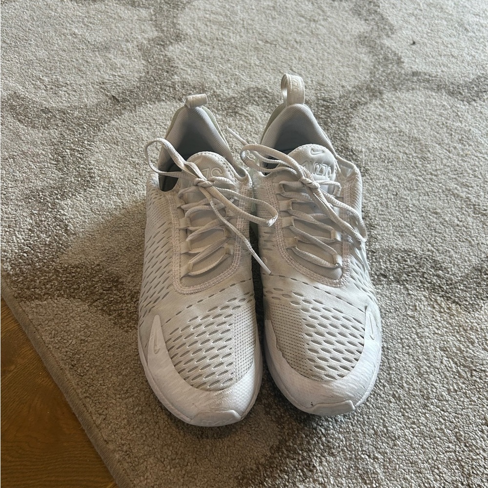 white nike air 270